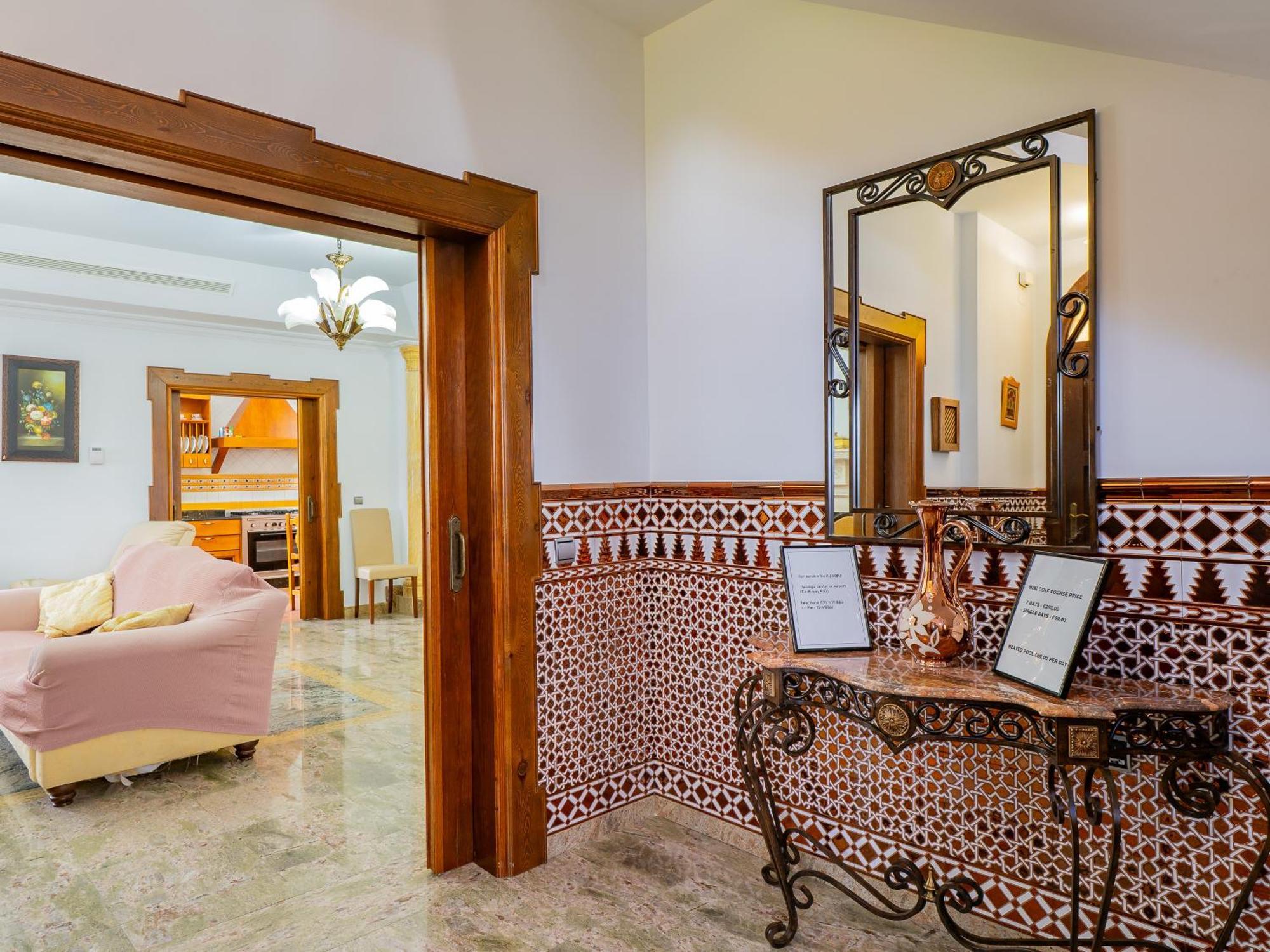 Cubo'S Villa Fina & Minigolf Included Малага Екстериор снимка